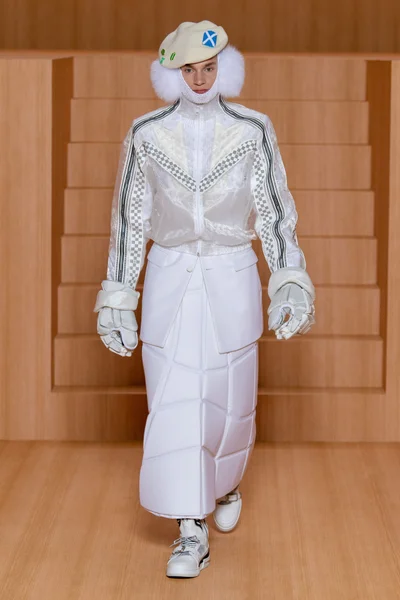 Look 60